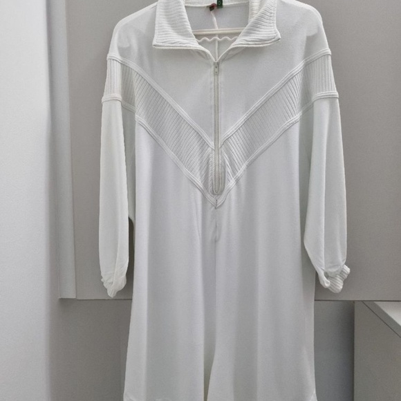 β¨ Farm Rio Jumpsuit β Size Small β¨ - Picture 4 of 4